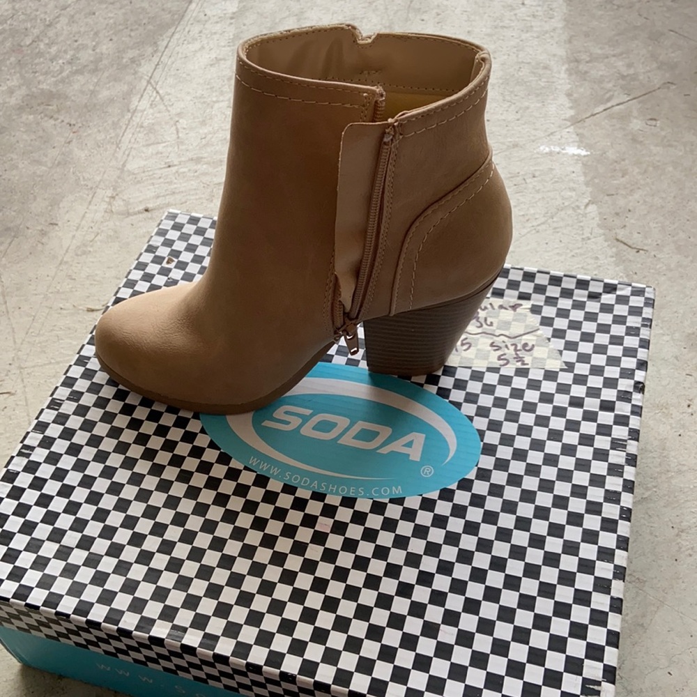 Camel Booties